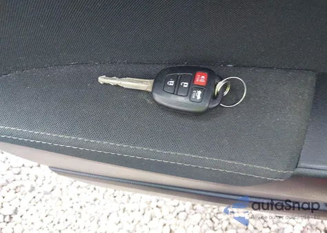 2018 Toyota Corolla Le из США, поврежденный, VIN 2T1BURHE4JC031597